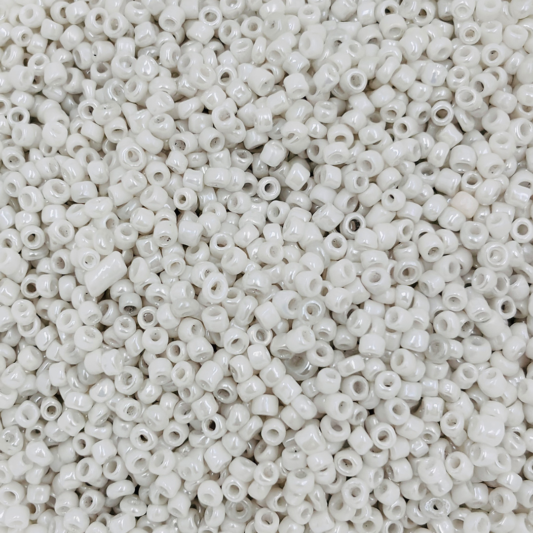 White Round Rocaille Glass Seed Beads-11/0 (2 MM) - Image 3